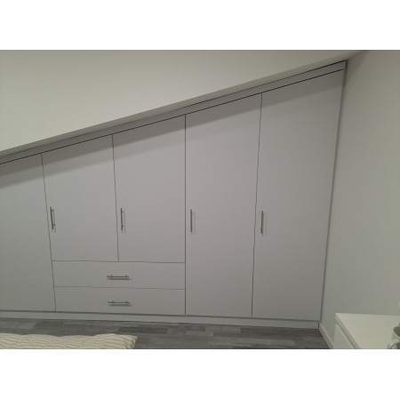 Шкафы под углом  для мансарды 